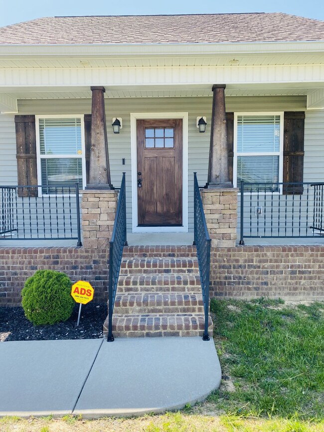 1052 Madison St, Manchester, TN 37355 - photo 4