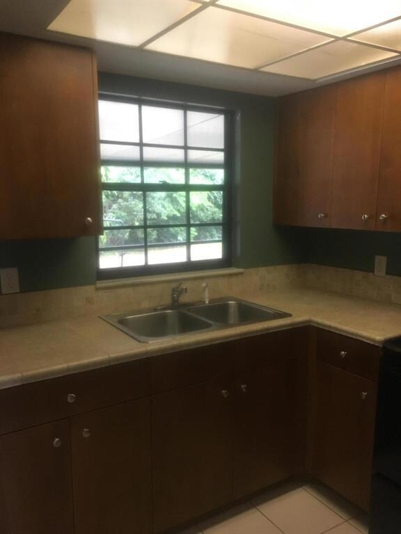 13661 55th Rd N Kitchen1