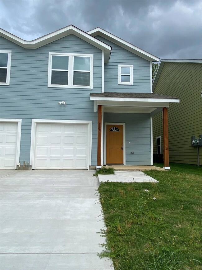 813 W Coffin St unit 815, Denison, TX 75020 - photo 2