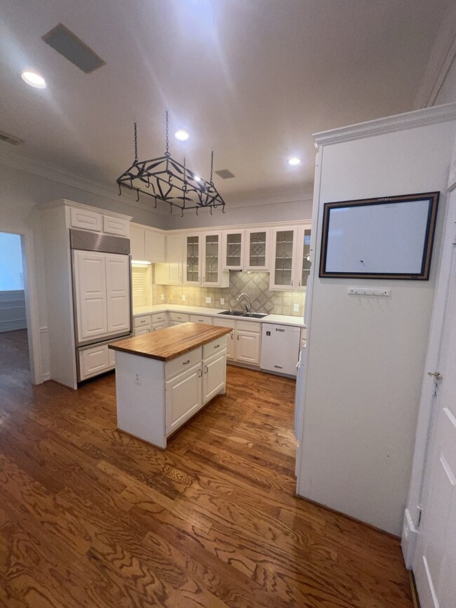 2108 Park St, Houston, TX 77019 - photo 2