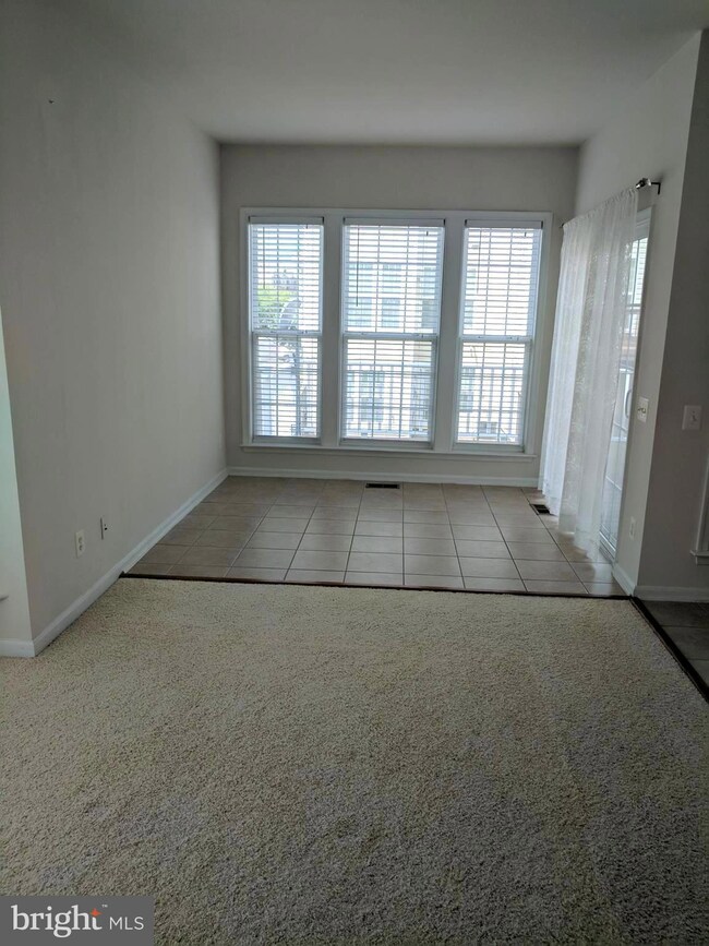 8901 Singleleaf Cir, Lorton, VA 22079 - photo 4