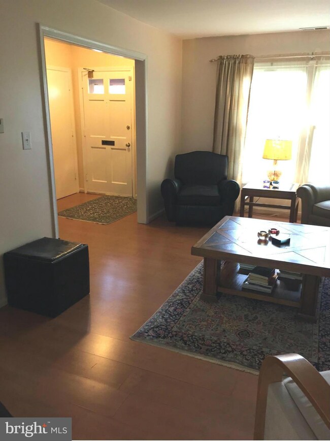 8226 Carrleigh Pkwy unit 82, Springfield, VA 22152 - photo 5