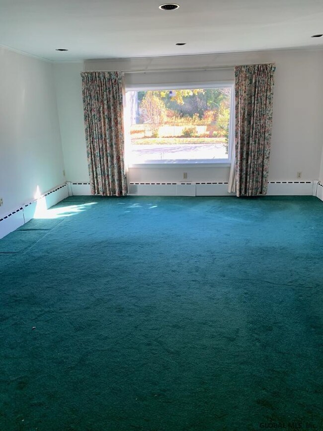 32 Holmes Ct, Albany, NY 12209 - photo 2