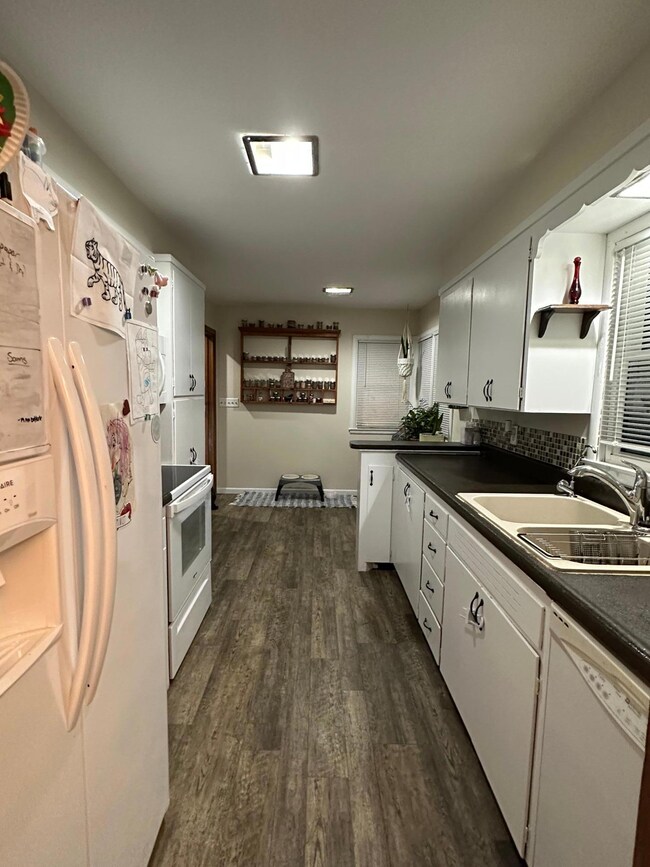 741 6th Ave SW, Pipestone, MN 56164 - photo 4