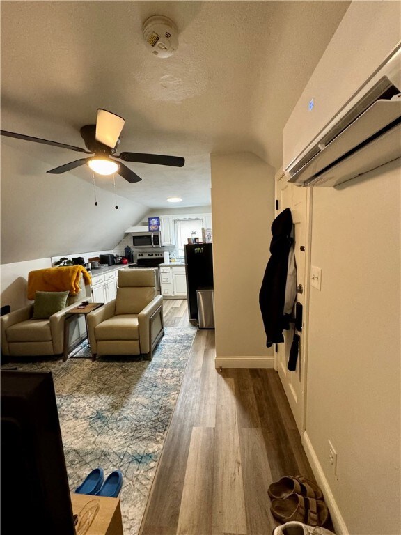 15 Rock St unit 2, Bristol, RI 02809 - photo 3