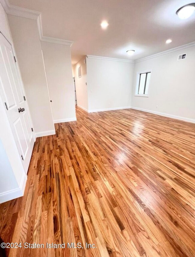 87 Coddington Ave unit 1, Staten Island, NY 10306 - photo 7