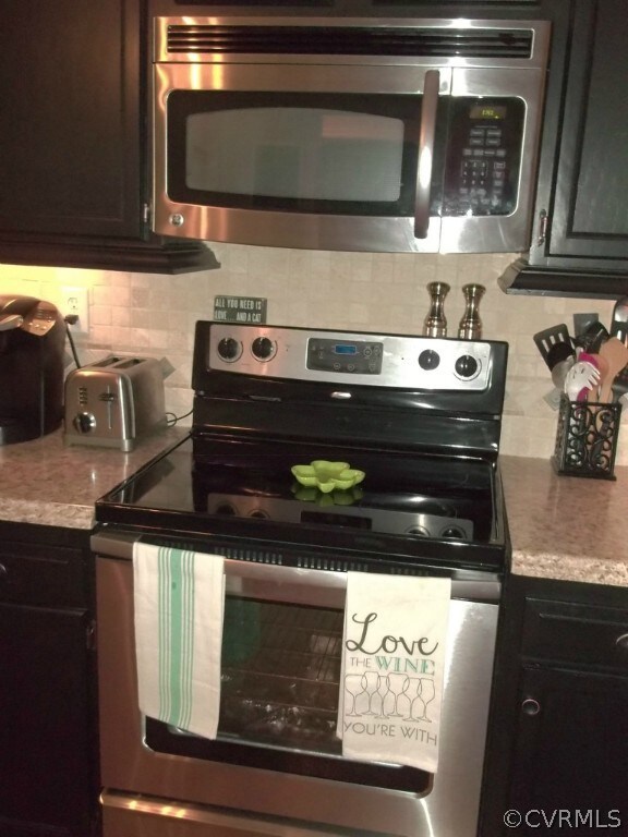 Newer Stove and Microwave.