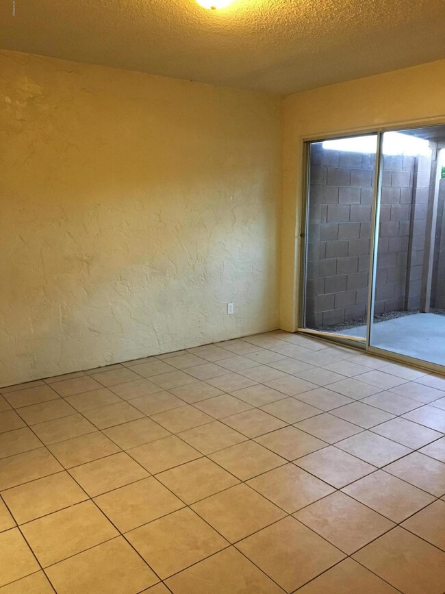 410 E Royal Palms Dr, Mesa, AZ 85203 - photo 2