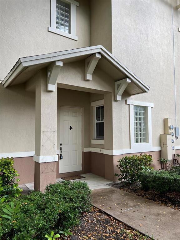 669 Pacific Grove Dr unit 4, West Palm Beach, FL 33401 - photo 3