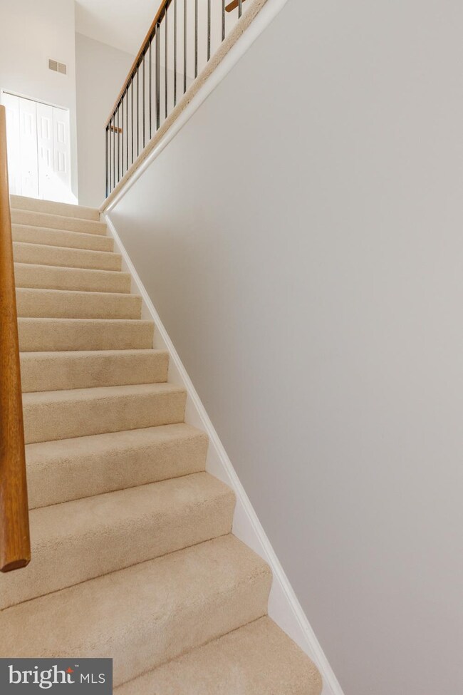 19929 Appledowre Cir, Germantown, MD 20876 - photo 2