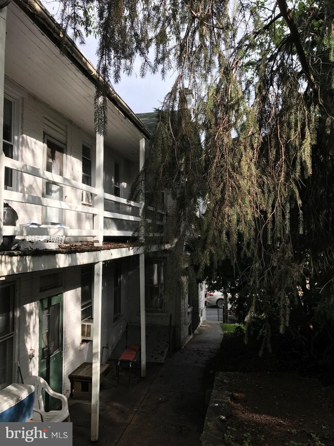 667 Saint Joseph St, Lancaster, PA 17603 - photo 6