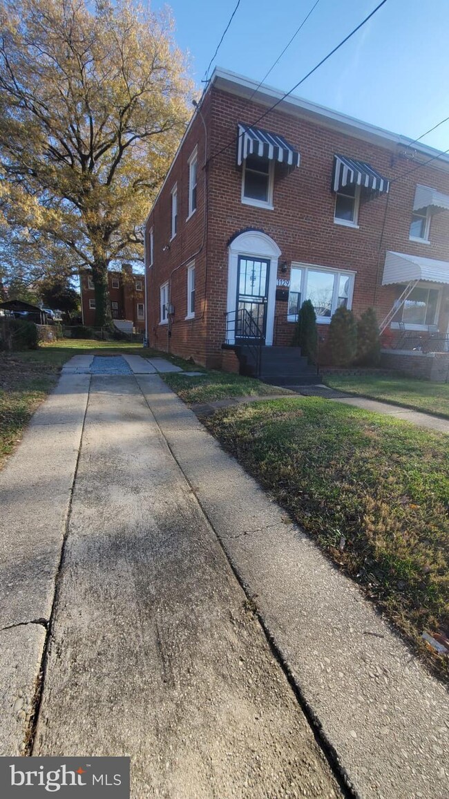 1129 Booker Dr, Capitol Heights, MD 20743 - photo 2