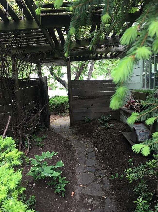 161 Rosemont St, Albany, NY 12206 - photo 3