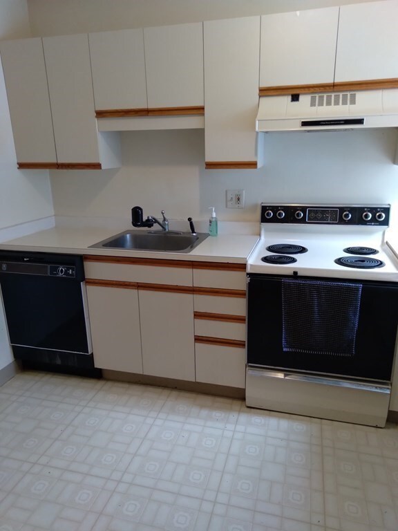 170 E Hadley Rd unit 74, Amherst, MA 01002 - photo 3