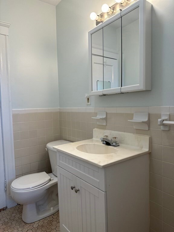 56 Lithgow St unit 2, Dorchester Center, MA 02124 - photo 7