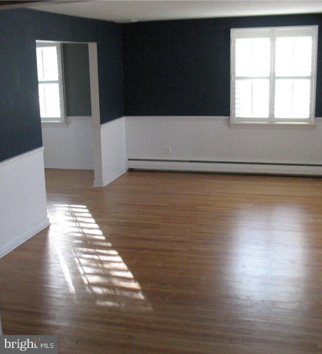 593 Watford Ln, Berwyn, PA 19312 - photo 2