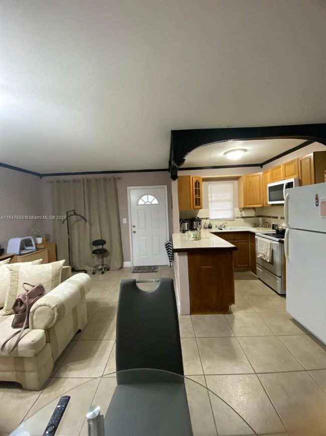 4050 NW 135th St unit 2-01, Opa Locka, FL 33054 - photo 2