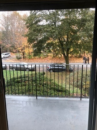 182 Central St unit 5, Stoneham, MA 02180 - photo 2