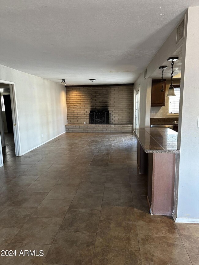 2828 Fireplace