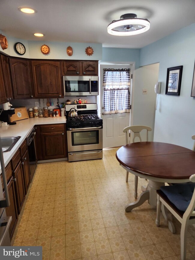 36 Woodbine Ave, Maple Shade, NJ 08052 - photo 5