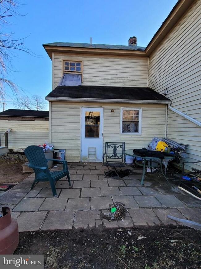 1303 Warren Ave, Front Royal, VA 22630 - photo 2