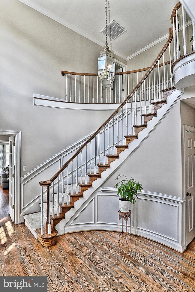 8525 Oak Pointe Way, Fairfax Station, VA 22039 - photo 4