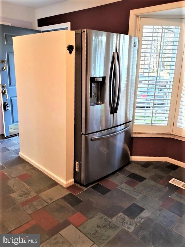 3716 Angelton Ct, Burtonsville, MD 20866 - photo 7