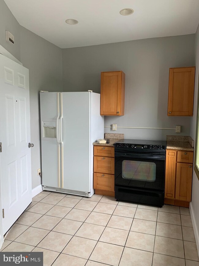 207 W Lancaster Ave unit 3RD FLOOR, Downingtown, PA 19335 - photo 4