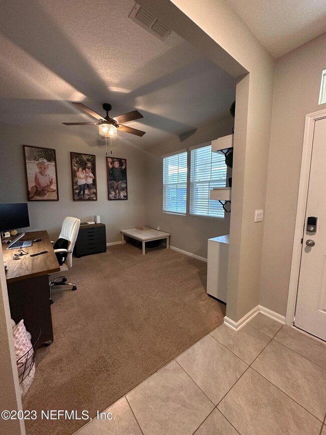 Flex room (front)