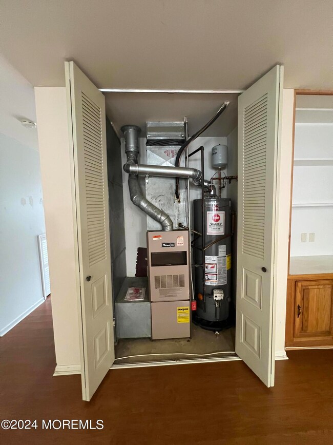 211 Gambocz Ct, Monmouth Junction, NJ 08852 - photo 5