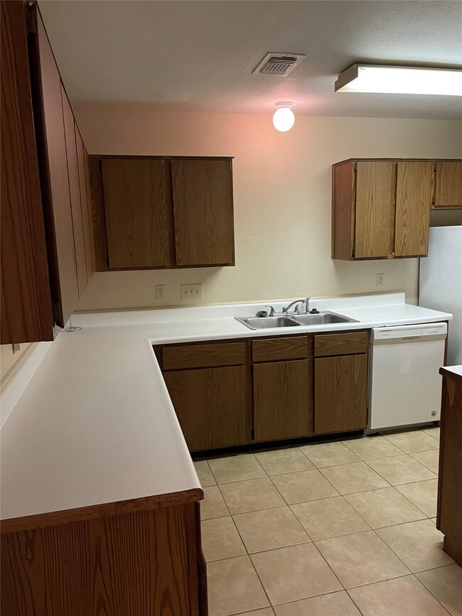 Kitchen Entry w/Lots of Cabinets