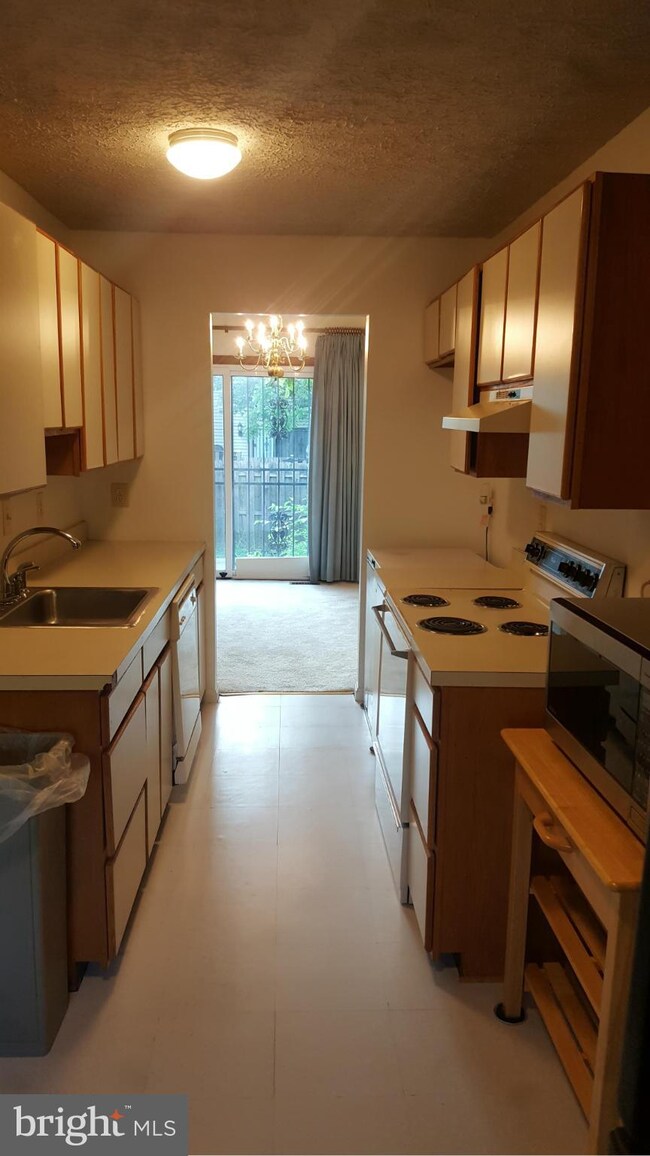 2110 N Anvil Ln, Temple Hills, MD 20748 - photo 6