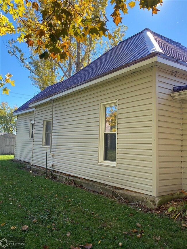 205 Clinton St, Liscomb, IA 50148 - photo 2