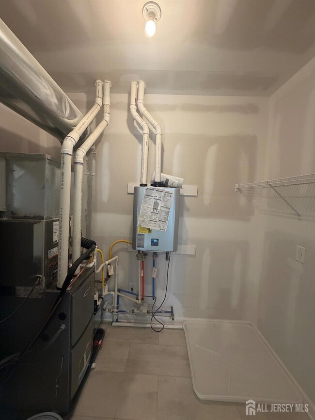 808 Sadie Cir, New Brunswick, NJ 08901 - photo 7