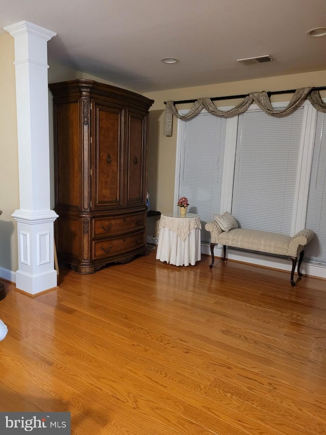 8195 Laurel Crossing Ln, Lorton, VA 22079 - photo 7