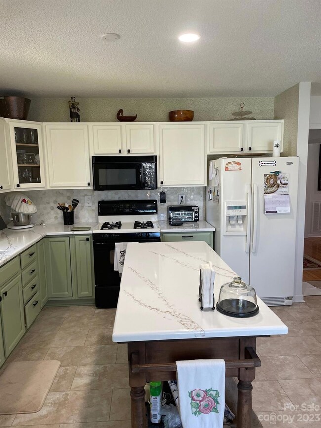 23 Gray Wolf Ln, Hendersonville, NC 28792 - photo 5