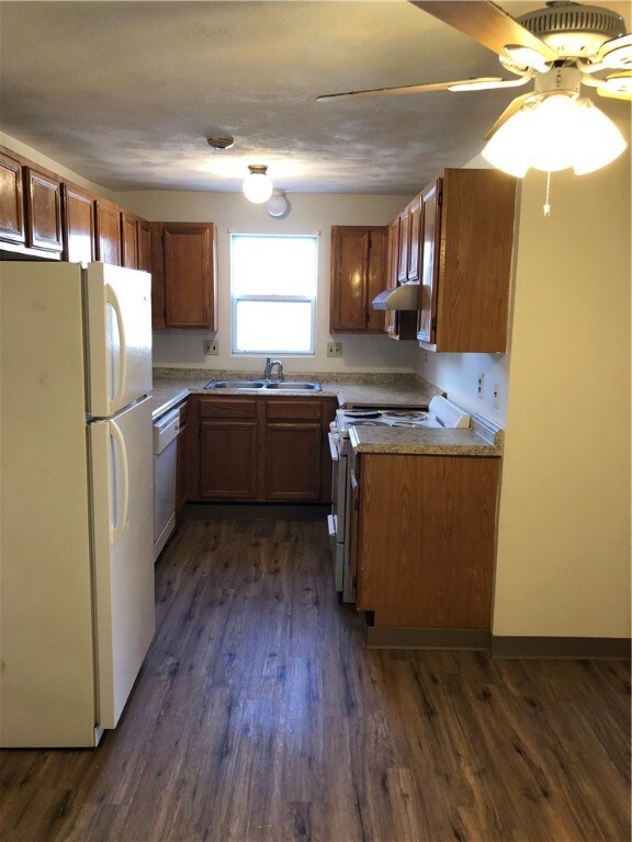 1060 Douglas Ave unit 2, Providence, RI 02904 - photo 2