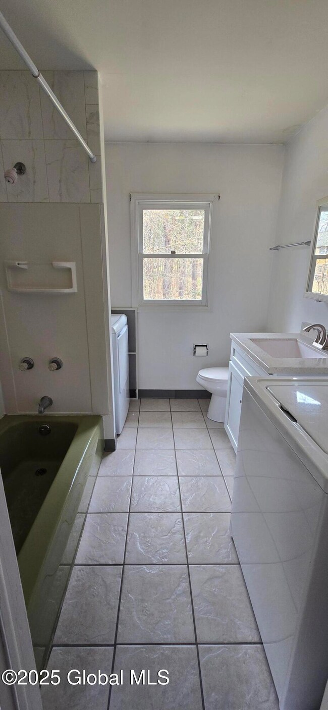 100 Serif Ln unit 102, Schenectady, NY 12303 - photo 3