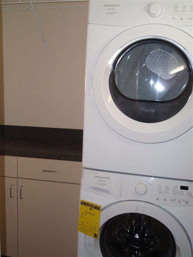 Separate laundry area with washer/dryer
