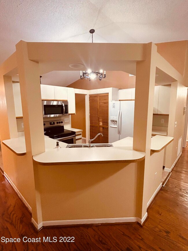 kitchen and breakfast bar