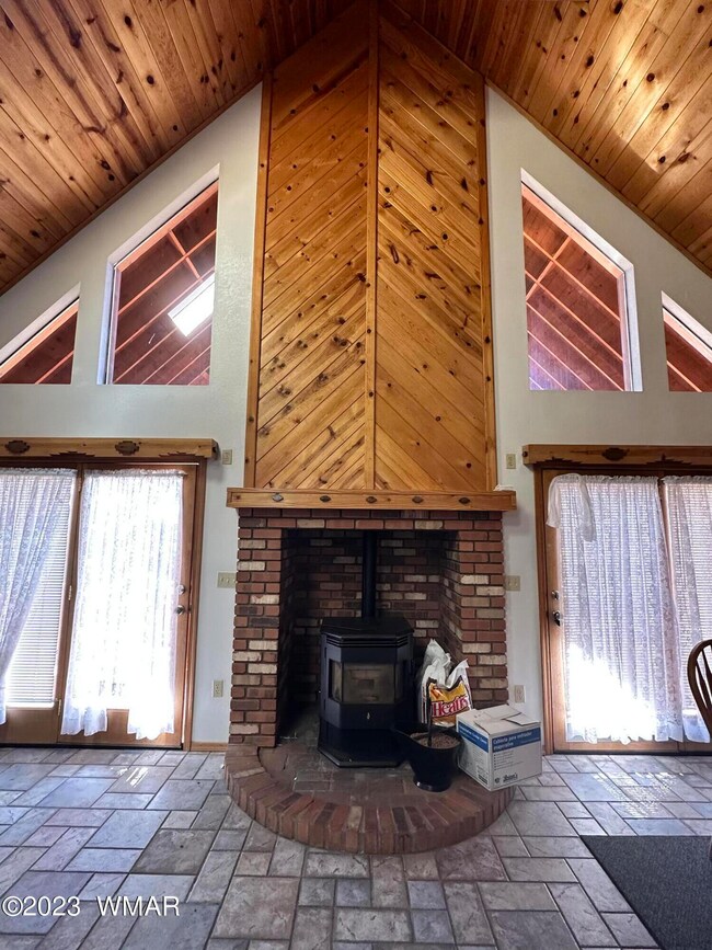 E2FDE4E2-0735-428A-B57B-017E669A4391