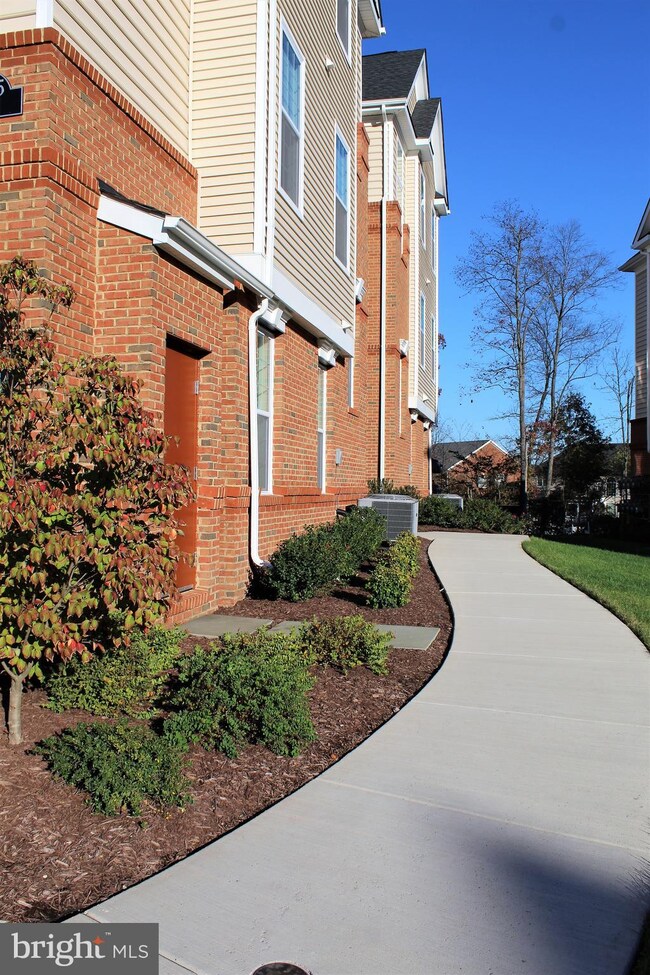 23215 Milltown Knoll Square unit 115, Ashburn, VA 20148 - photo 4