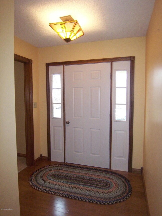 2 FOYER