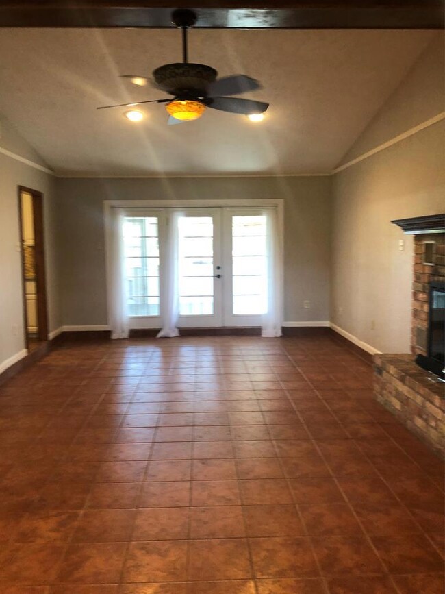 2932 La Vista Ave, Bay City, TX 77414 - photo 4