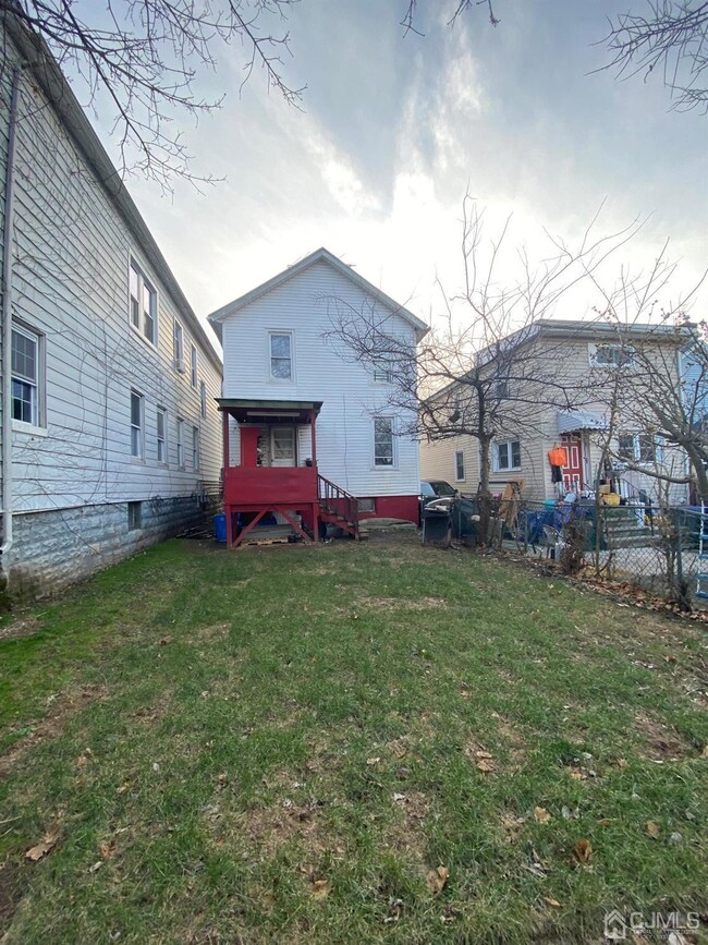 139 Redmond St, New Brunswick, NJ 08901 - photo 4