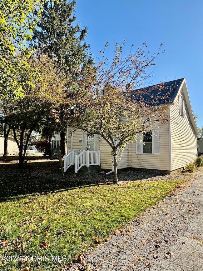 527 W Maple St, Deshler, OH 43516 - photo 2