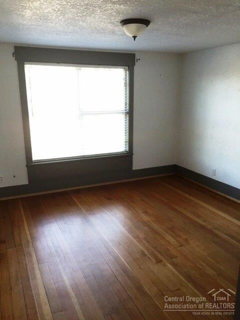 122 SW 10th St, Redmond, OR 97756 - photo 7