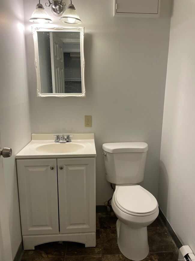 88 Wakelee Rd unit 22, Waterbury, CT 06705 - photo 5