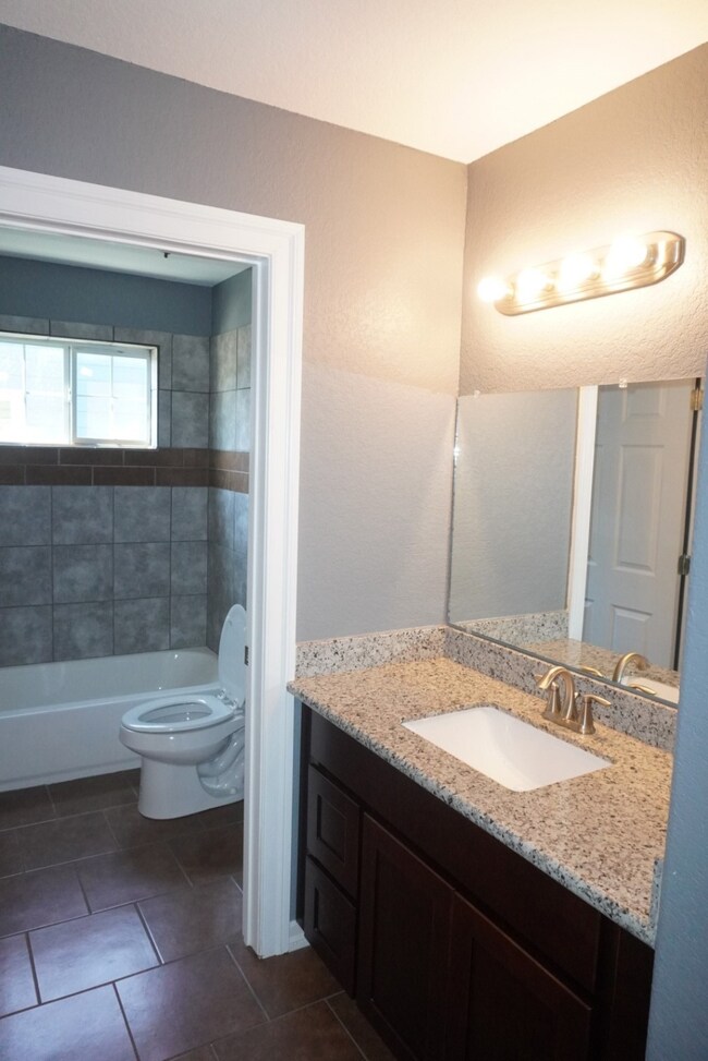 5725 Cobalt St, Houston, TX 77016 - photo 6