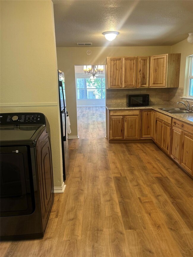 427 W Monterey St, Denison, TX 75020 - photo 7